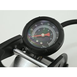 Hustilka nožní s manometrem jednopístová 1x120mm