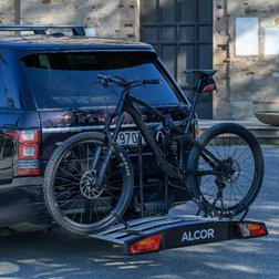 nosic-na-tazne-zarizeni-na-3-kola-elektrokola-fatbike-menabo-alcor-3-sklopny-s-pedalem_a